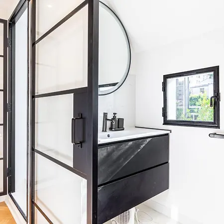 Guestready - Charm With Montmartre View * Parijs